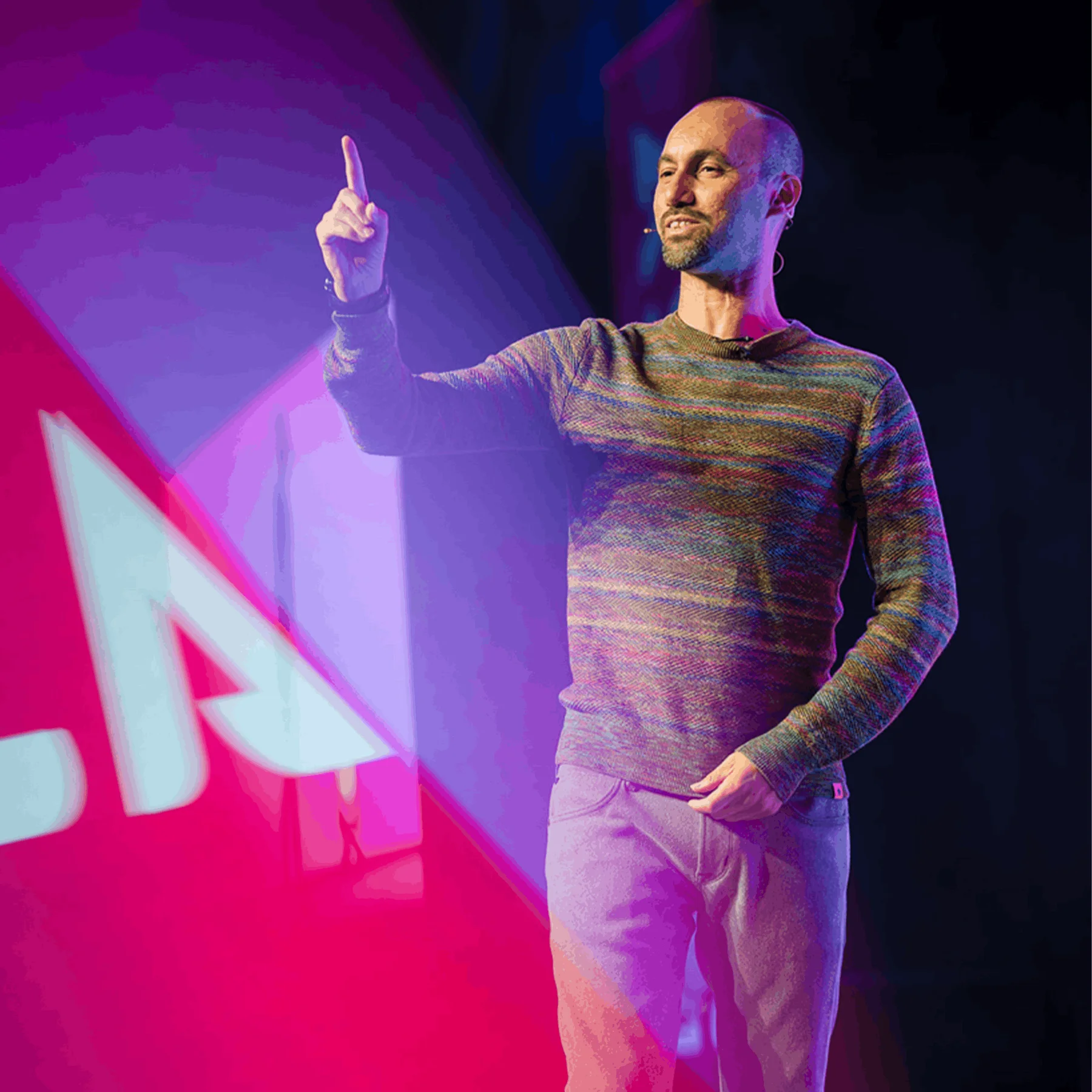 Dan Fleyshman speaking on stage